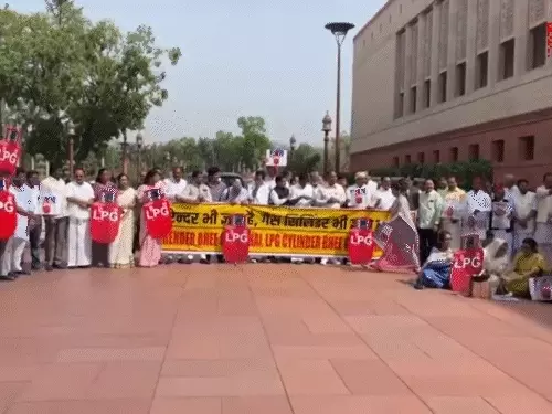 अविश्वास प्रस्ताव के बाद फिर टकराए पक्ष-विपक्ष: 'एप्स्टीन-अदाणी' से लेकर 'गैस संकट' तक, संसद में आज क्या-क्या हुआ?…