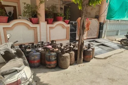 गैस सिलेंडर के अवैध खेल का पर्दाफाश: 293 सिलेंडर बरामद, जानिए किस शहर में पुलिस ने की सबसे बड़ी स्ट्राइक...