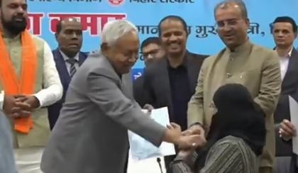 "पैर छूने से लेकर गमला कांड तक"... नीतीश कुमार की इन 10 'विचित्र' हरकतों ने कैसे बदल दी बिहार की सियासी तस्वीर?...