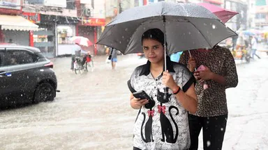 पटना में झमाझम बारिश: बिहार के 12 जिलों में बिजली गिरने का खतरा, जानें अपने जिले का हाल...