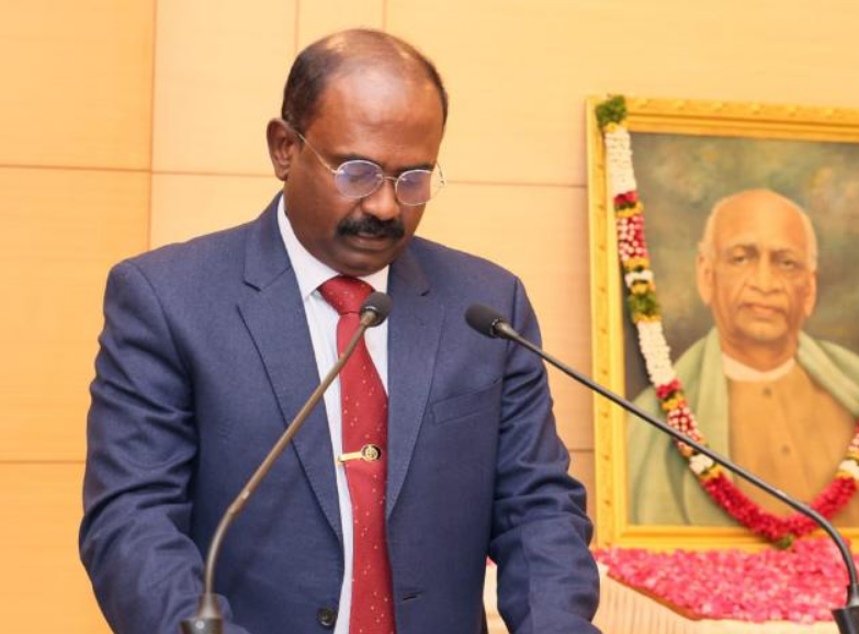 सिनेमाई करिश्मा बनाम चुनावी हकीकत: विजय की TVK ने बिगाड़ा समीकरण ? नतीजों से पहले हाई अलर्ट!