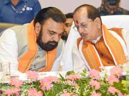 बिहार के राजस्व कर्मियों की बड़ी जीत! ढाई महीने का सस्पेंशन खत्म, सम्राट चौधरी के एक आदेश से मची खलबली...