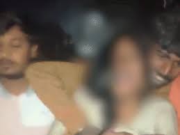 CM नीतीश के गृह जिले में दरिंदगी: राशन लेकर लौट रही विवाहित महिला से सरेआम छेड़छाड़, वीडियो वायरल से मचा हड़कंप...