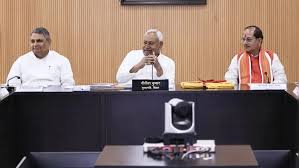 नीतीश कुमार का 'इमोशनल' फेयरवेल: आखिरी कैबिनेट मीटिंग में रो पड़े मंत्री, बोले- 'दिल्ली जा रहा हूँ पर सब देखता रहूँगा'...
