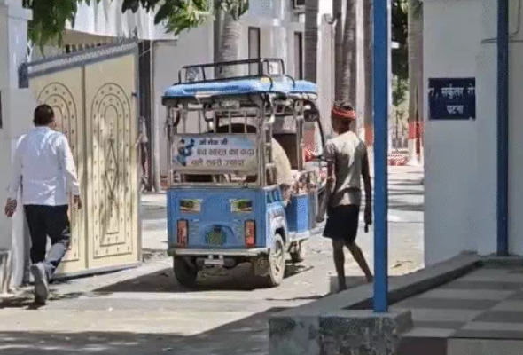 Breaking: इस्तीफा देने से पहले ही शिफ्ट होने लगा नीतीश कुमार का सामान, 1 अणे मार्ग से विदाई की तस्वीरें वायरल!..