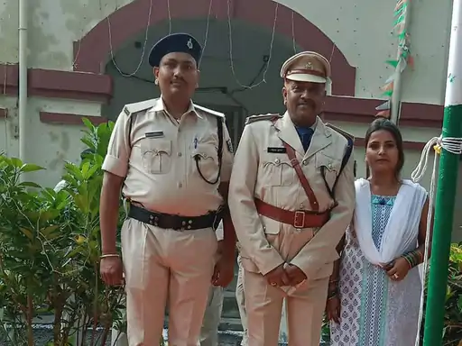 किशनगंज SDPO केस: कभी देखी है 35 लाख की थार से झाड़ू-पोछा करने आने वाली नौकरानी? पारो की लग्जरी लाइफ ने उड़ाए होश!..