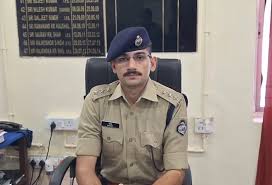 नालंदा मंदिर हादसा: 22 की उम्र में बने अधिकारी, अब नालंदा में मचा रहे धूम; जानें कड़क मिजाज SP भारत सोनी की कहानी...