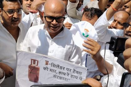 महंगाई के खिलाफ कांग्रेस का हल्लाबोल: पटना में मोदी सरकार की नीतियों के खिलाफ सड़कों पर उतरे कांग्रेसी!..