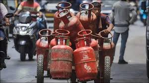 सावधान! पटना में LPG सिलेंडर के लिए अभी करना होगा लंबा इंतजार, प्रशासन के दावों की खुली पोल...